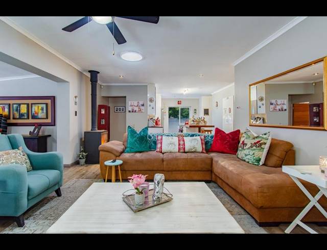 4 BEDROOM HOUSE FOR SALE IN D'URBANVALE